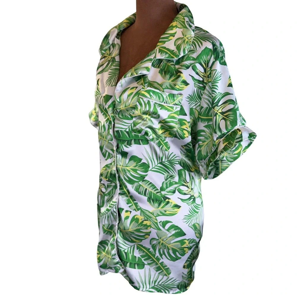 PrettyLittleThing Pajama Top Women Large Tropical Satin Button‎ Up EUC Monstera